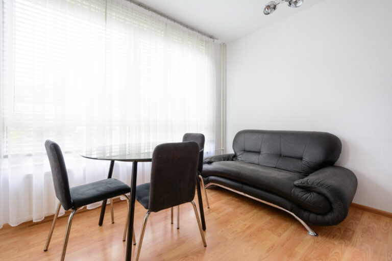 2-room Apartment in Laatzen – 1.3 km to the Hannover Exhibition Grounds ID-12